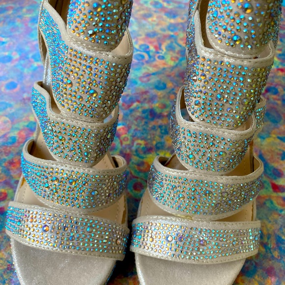 NIB 6” Iridescent Rhinestone Embellished Heels Steve Madden Size 9 M - Picture 2 of 10